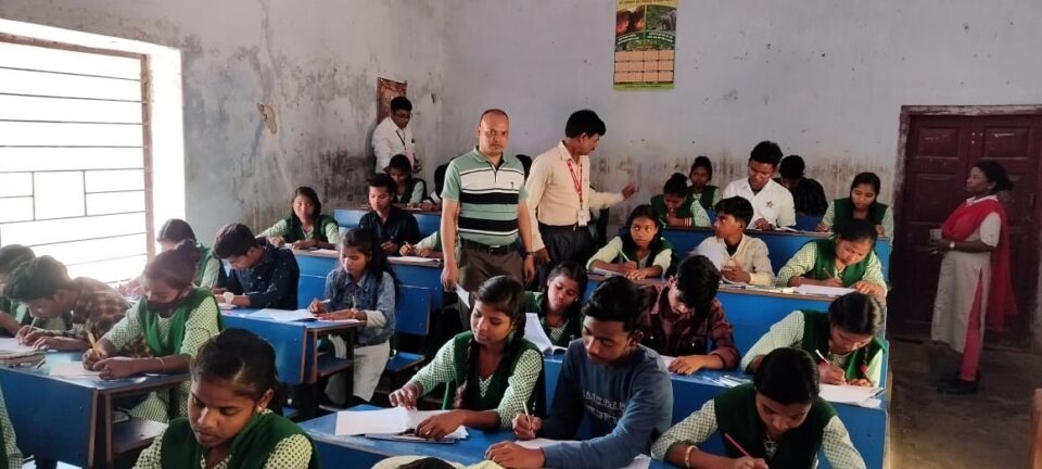 Saraikela : मैट्रिक की गणित की परीक्षा में शामिल हुए 12930 परीक्षार्थी…