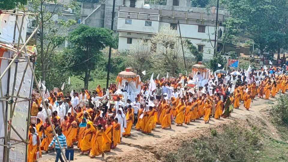 Silli  2100 कुंडीय विश्व शांति वैदिक विहंगम योग समारोह के उपलक्ष में शोभायात्रा संपन्न हुआ…