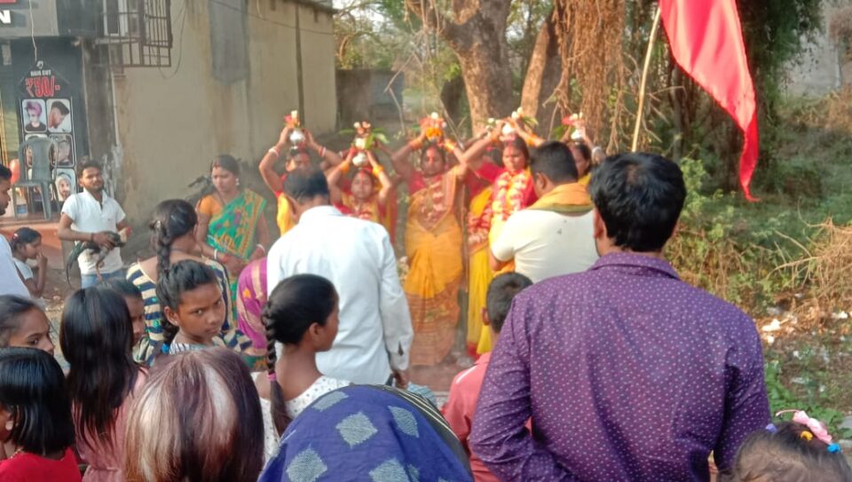 Saraikela : क्षेत्र में श्रद्धा भाव के साथ हुई परंपरागत मां मंगला उषा की पूजा अर्चना…
