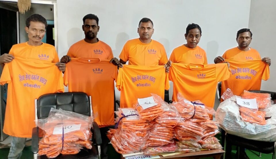 Saraikela : प्राचीन शिव सेना बजरंग अखाड़ा द्वारा निकाला जाएगा भव्य श्री राम नवमी जुलूस; श्रद्धालुओं के बीच हुआ टी शर्ट का वितरण; बालिकाएं भी दिखाएंगे करतब…