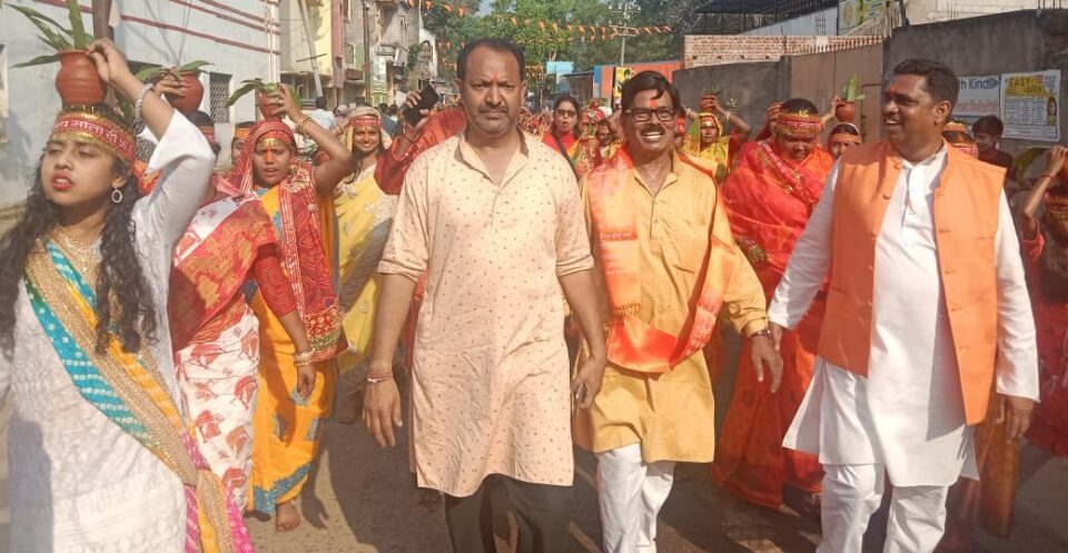 श्रीश्री 108 खेलाई चंडी बसन्ती पूजा समिति के द्वारा महासप्तमी के अवसर पर विशाल कलश यात्रा… – Vananchal 24TV Live – वनांचल 24TV लाइव