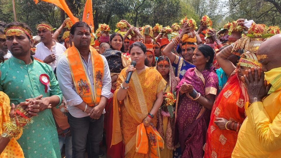 Ramgarh : दो दिवसीय हनुमान प्राण प्रतिष्ठा का आयोजन, श्रद्धालुओं की आत्मा पवित्र व निर्मल होती हैं: सुनीता चौधरी