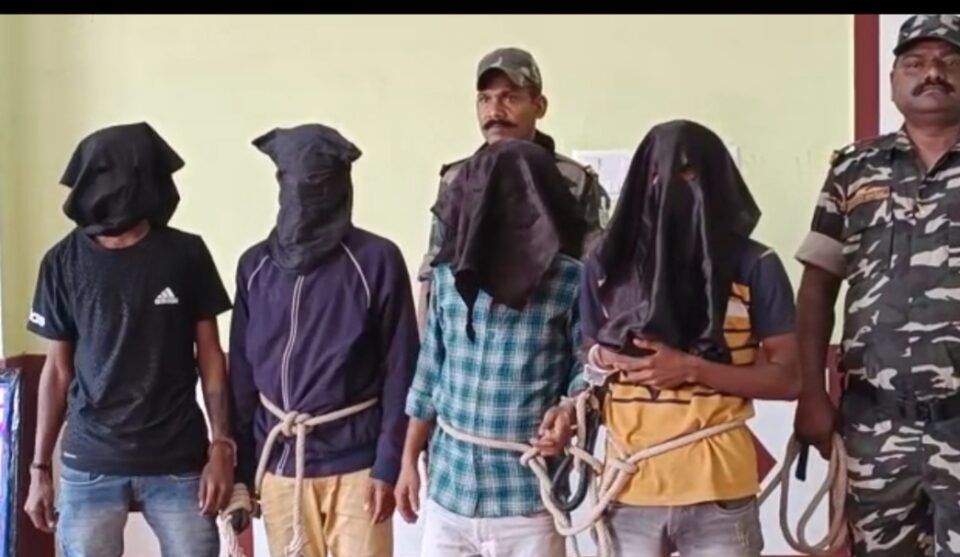 Chandi जमीन मामले में हुई सूरज कालिन्दी हत्या काण्ड का किया खुलासा, चार षड्यंत्रकारी गिरफ्तार,हत्यारा पुलिस के गिरफ्त से बहार छापामारी जारी …. – Vananchal 24TV Live – वनांचल 24TV लाइव