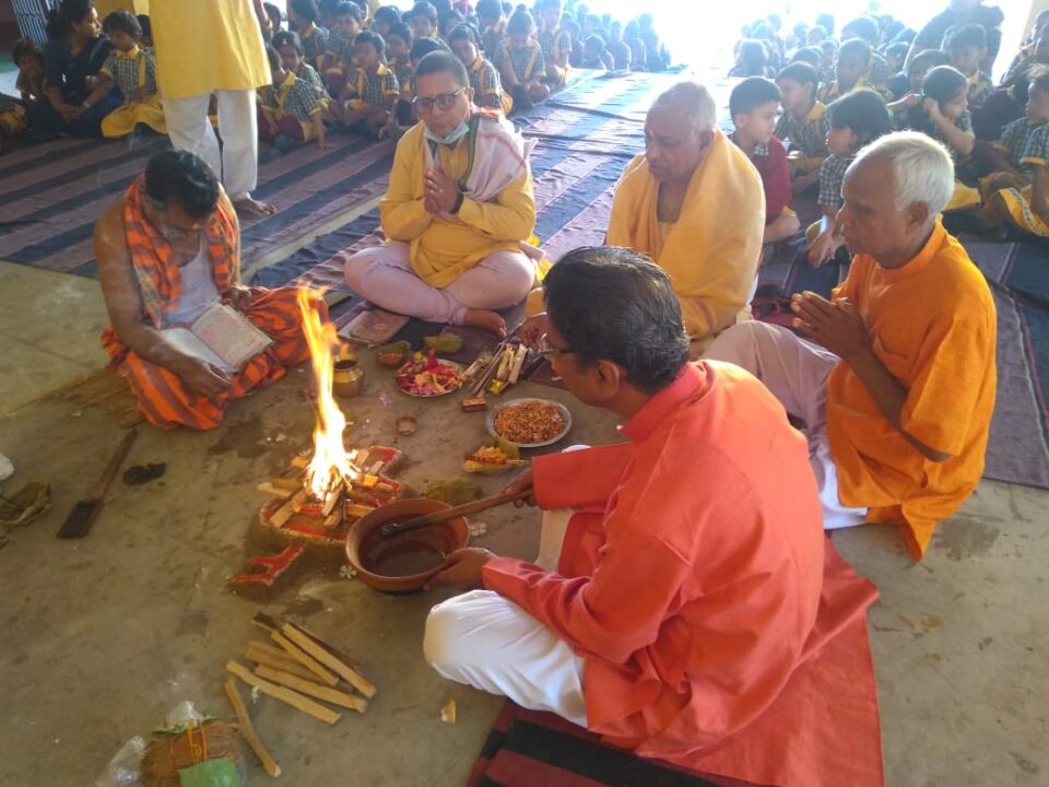 SARAIKELA NEWS : सरस्वती शिशु मंदिर उच्च विद्यालय सरायकेला में पूजन-हवन के साथ हुआ सत्रारंभ . . .