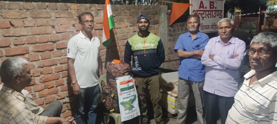 Saraikela :झारखंड पदयात्रा पर निकले 25 वर्षीय आर्या गुप्ता 885 किलोमीटर पैदल यात्रा कर पहुंचे सरायकेला… – Vananchal 24TV Live – वनांचल 24TV लाइव