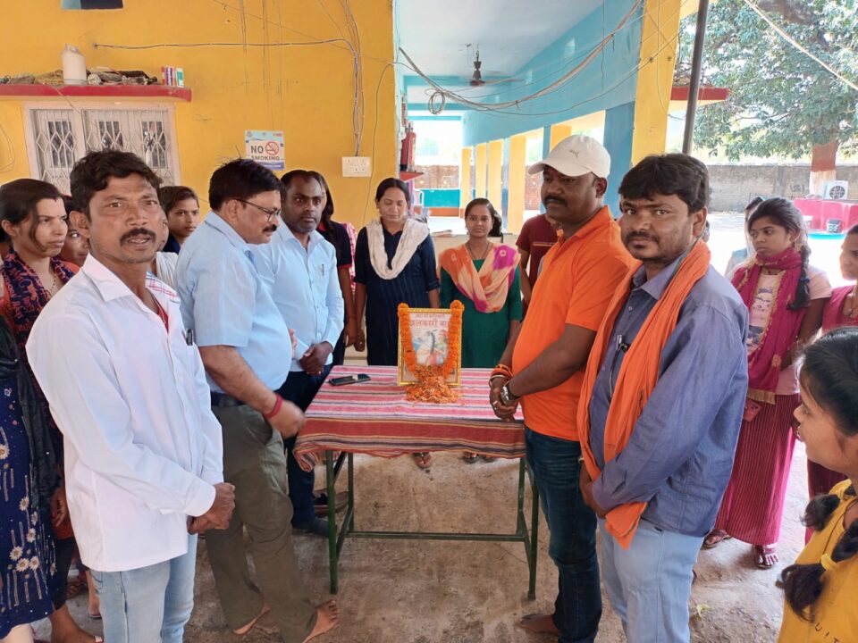 Ramgarh :भाजपाइयों ने मनाई गई झलकारी बाई पुण्यतिथि,अंग्रेजो के खिलाफ लड़कर अपनी कुर्बानी दी … – Vananchal 24TV Live – वनांचल 24TV लाइव