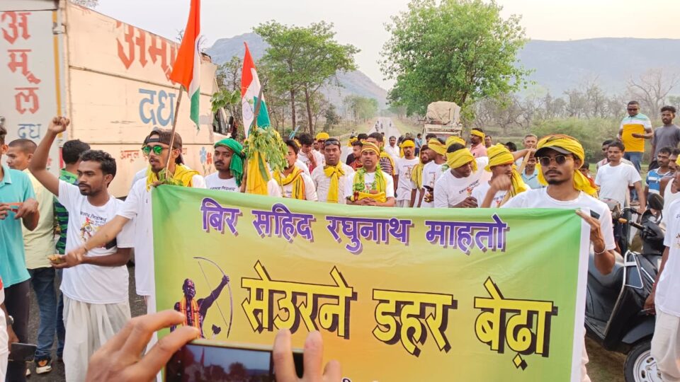 समापन दिवस पर पदयात्रा पहुंचा मुरी स्टेशन; स्टेशन मास्टर को सौंपा ज्ञापन. . . – Vananchal 24TV Live – वनांचल 24TV लाइव