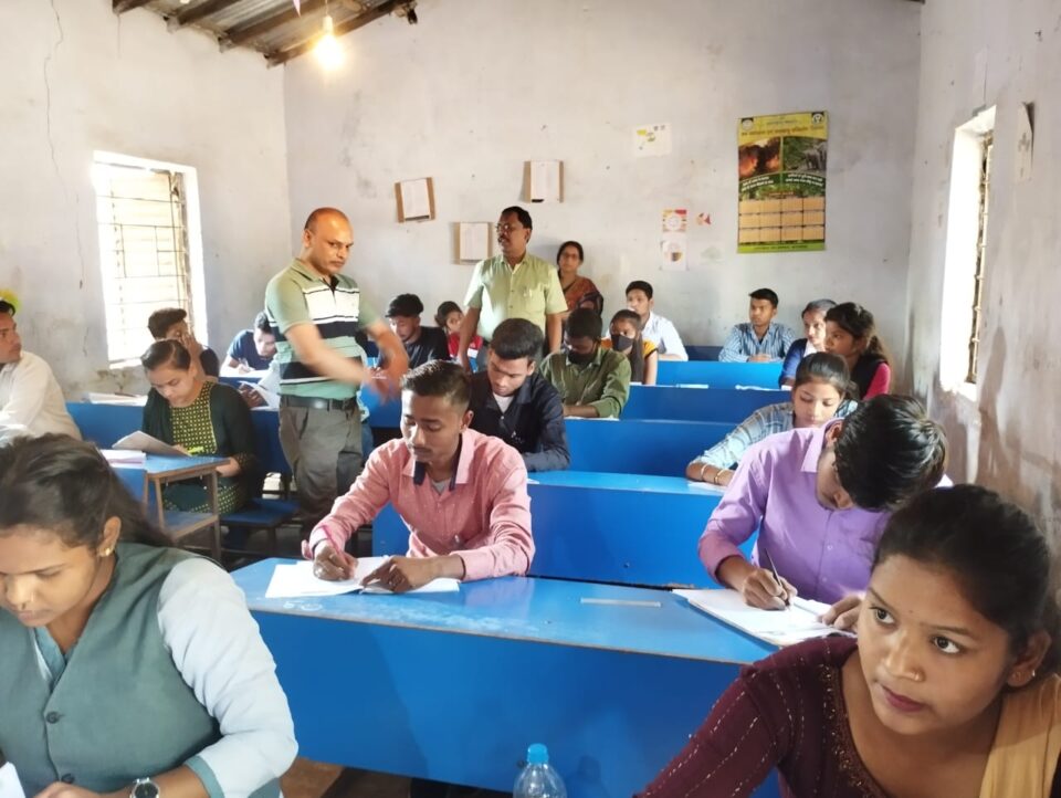 SARAIKELA NEWS : इंटरमीडिएट की वार्षिक परीक्षा का हुआ समापन; अंतिम दिन 2762 परीक्षार्थी हुए परीक्षा में शामिल . . .