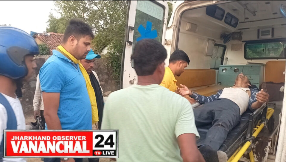 RAJNAGAR BREKING : मुरुमडीह  में मोटरसाइकिल के सामने बकरी आने मोटरसाइकिल से गिरे पिता पुत्र। घायल।हेलमेट ने बचा ली दोनों की जान।