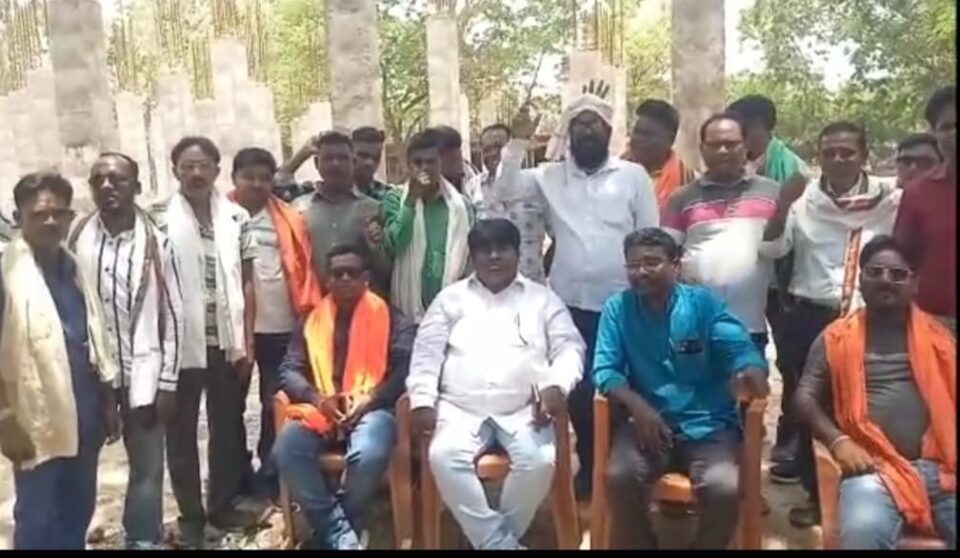 SARAIKELA :केंद्र की मोदी सरकार के 9 वर्ष पूरा होने पर राजनगर (ख़ैरबनी) में भाजपा नेता गणेश महाली ने प्रेस कॉन्फ्रेंस कर गिनाई उपलब्धियां . . . – Vananchal 24TV Live – वनांचल 24TV लाइव