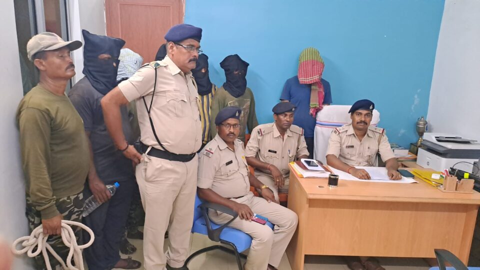 मुर्शिदाबाद व जुगसलाई के छह युवक चोरी के सामान के साथ सरायकेला में हुए गिरफ्तार; बंद पड़े अभिजीत स्टील प्लांट के केबुल तार को खपाया जा रहा था आदित्यपुर स्थित टाल में . . – Vananchal 24TV Live – वनांचल 24TV लाइव