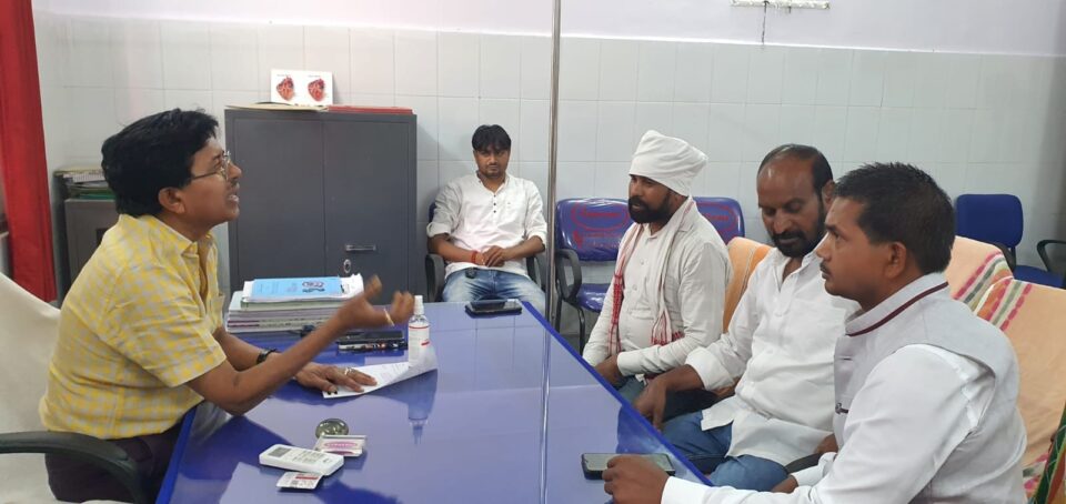 Ranchi नवनिर्मित उपस्वास्थ्य केंद्र बोंगाईबेड़ा की समस्या को लेकर सी एच सी प्रभारी से मिले पारसनाथ उरांव …