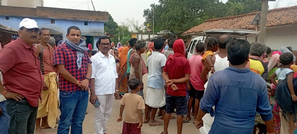 वीसल की लाश  बुधवार को मटकारा ग्राम पहुंचे,  जरमुंडी बीडीओ मुर्मू, सीओ राजकुमार प्रसाद, विक्रम पत्रलेख व अन्य… – Vananchal 24TV Live – वनांचल 24TV लाइव