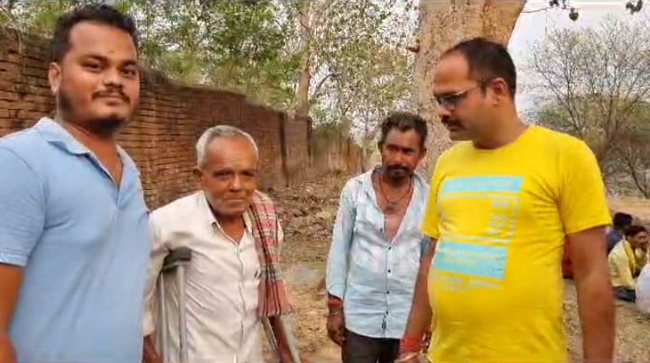 झामुमो युवा मोर्चा जिलाध्यक्ष सह विधायक प्रतिनिधि सनद कुमार आचार्य ने घर पहुंच कर छऊ ढोल वादक गुरु मंगला मुखी का जाना हाल; दी सहारे की नई बैसाखी .  . . – Vananchal 24TV Live – वनांचल 24TV लाइव