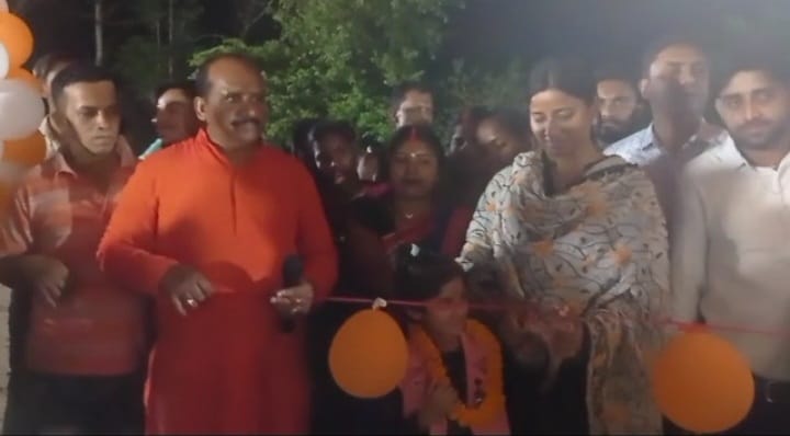 RAMGARH : शिवभक्तों ने दहकते अंगारों पर चल आस्था का दिया परिचय  . . .