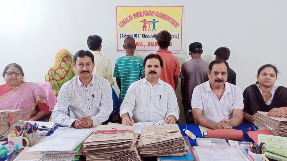 बालश्रम निषेध दिवस पर किशोरी समेत पांच बालकों का रेस्क्यू  दुमका रेलवे स्टेशन व आसपास के इलाकों में चलाया गया रेस्क्यू ऑपरेशन सीडब्ल्यूसी ने दो बालकों को अभिभावकों को सौंपा, तीन को भेजा बालगृह… – Vananchal 24TV Live – वनांचल 24TV लाइव