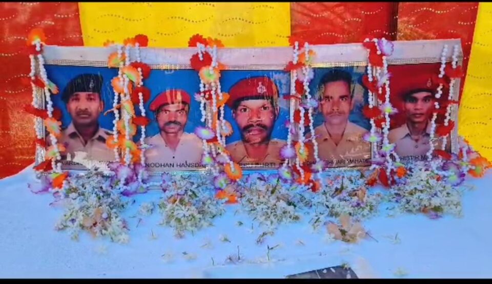 Chandil याद किये गए कुकड़ू नक्सली घटना में शहीद जवान, पुलिसकर्मियों व प्रबुद्ध जनों ने दिया श्रद्धांजलि… – Vananchal 24TV Live – वनांचल 24TV लाइव