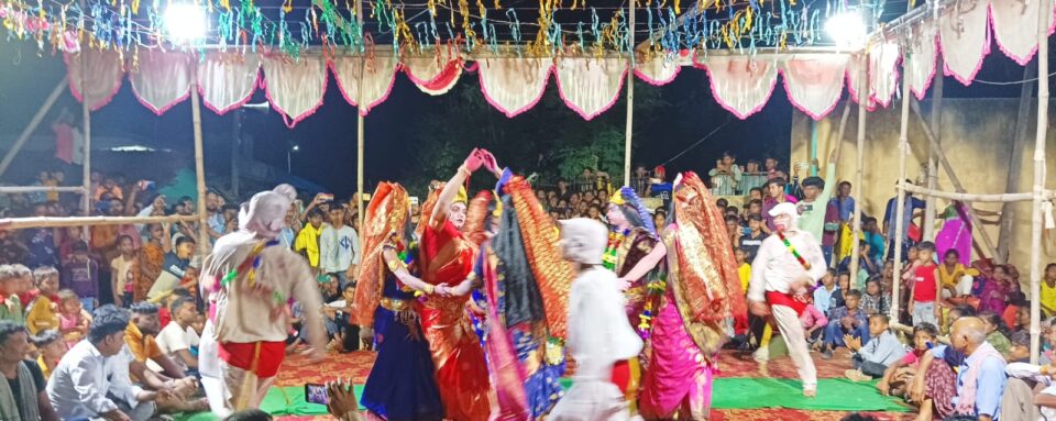 रजो संक्रांति पर परंपराओं का हुआ निर्वहन; कहीं झूले टंगे मुरुप में हुआ वार्षिक छऊ नृत्य महोत्सव . . . – Vananchal 24TV Live – वनांचल 24TV लाइव