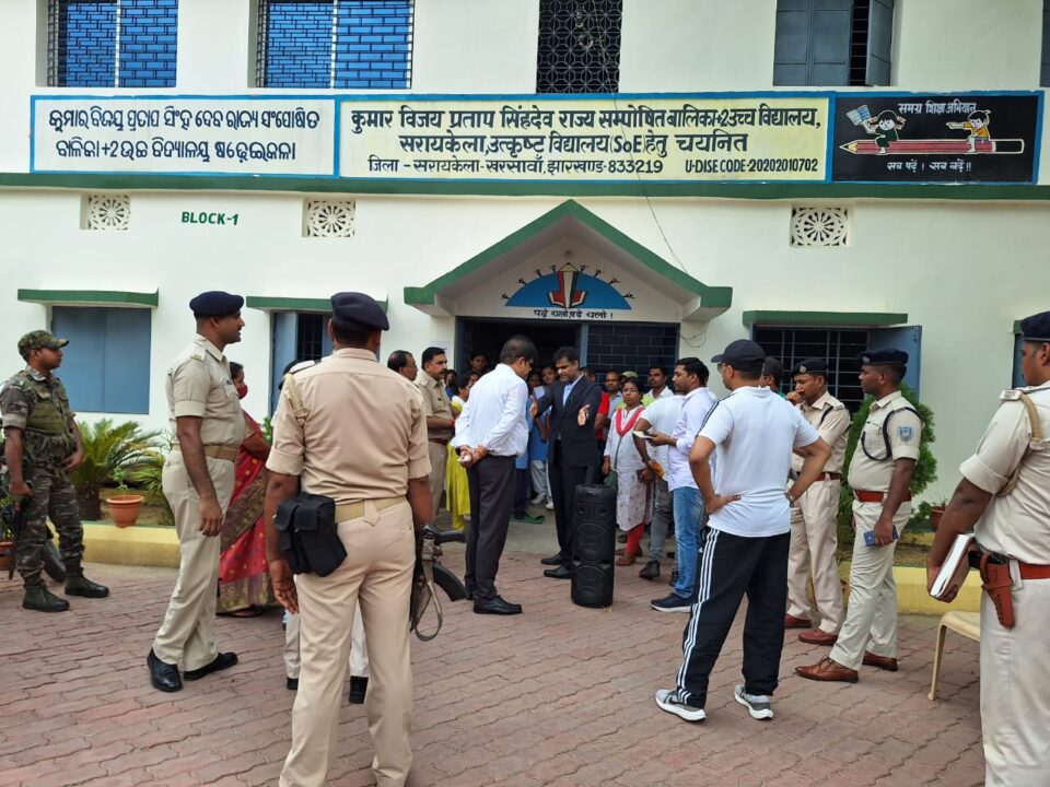 राज्यपाल के प्रस्तावित कार्यक्रम को लेकर डीसी एवं एसपी ने केभीपीएसडीएसएस गर्ल्स हाई स्कूल का किया निरीक्षण… – Vananchal 24TV Live – वनांचल 24TV लाइव