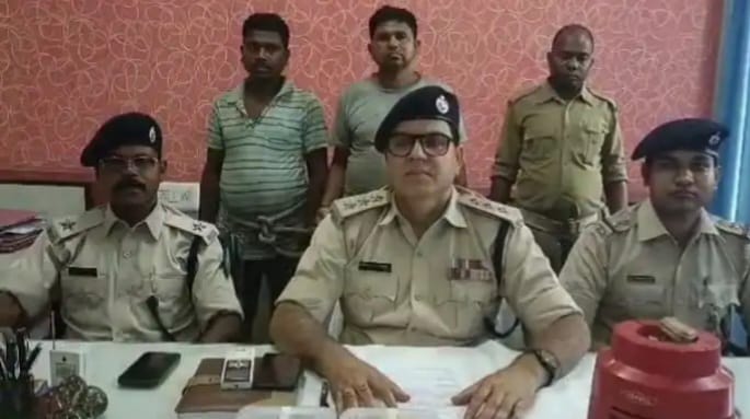 Saraikela चौका पुलिस ने 400 ग्राम अफीम के साथ सोमा सिंह और लखीन्द्र महतो को गिरफ्तार किया, दोनों के निशान देही पर रामाकांत मुण्डा होटल की तलाशी,10 ग्राम डोडा चुर्ण बरामद… – Vananchal 24TV Live – वनांचल 24TV लाइव