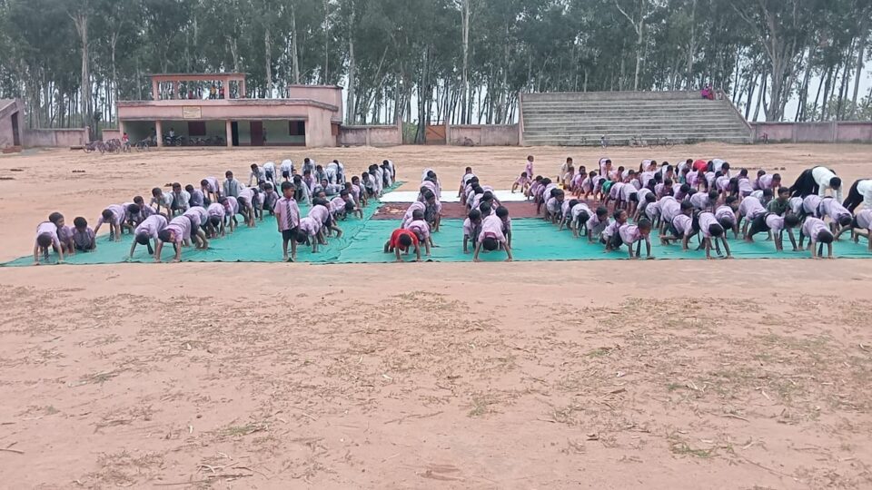 पिलीद स्टेडियम में मनाया गया अन्तर्राष्ट्रीय योग दिवस… – Vananchal 24TV Live – वनांचल 24TV लाइव