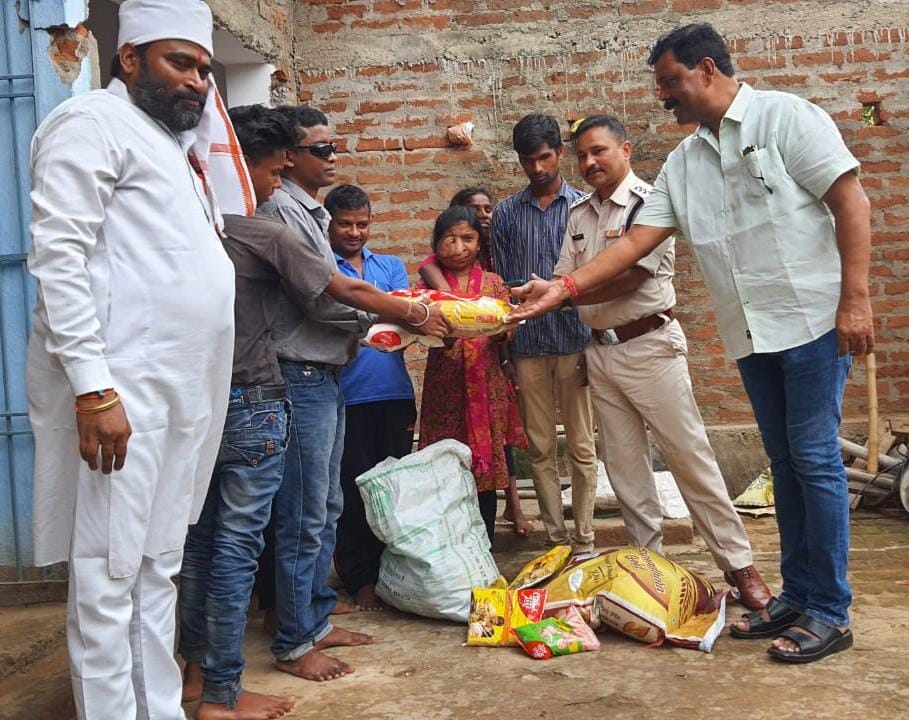 जय माता दी सेवा समिति, दुमका द्वारा नर सेवा नारायण सेवा के निमित्त नेत्रहीन विद्यालय हिजला एवम् ब्लाइंड यूथ एसोसिएशन डंगाल पाडा में राशन वितरण … – Vananchal 24TV Live – वनांचल 24TV लाइव