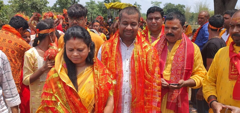 रामगढ़ : पांच दिवसीय महायज्ञ शामिल हुए सुनीता चौधरी…