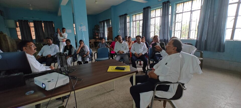 त्रैमासिक विशेष मध्यस्थता अभियान के सफल आयोजन को लेकर जिला जज ने सभी न्यायिक पदाधिकारियों एवं मध्यस्थों के साथ की बैठक…. – Vananchal 24TV Live – वनांचल 24TV लाइव