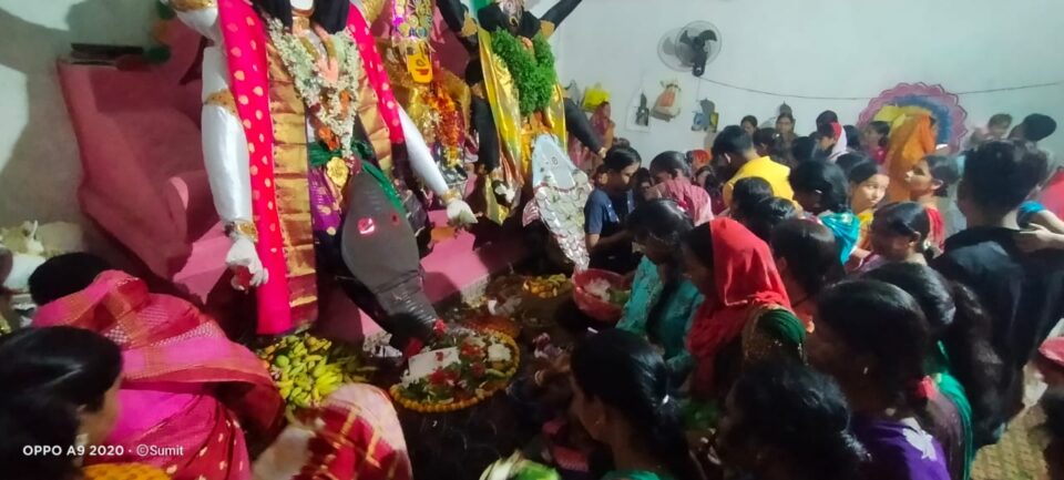 सरायकेला : श्रद्धाभाव के साथ पूजी गईं मां विपदातारिणी सुहागिनों ने गुंडीचा मंदिर में माता की आराधना करते हुए घर परिवार के विपत्ति नाश के लिए की प्रार्थना…