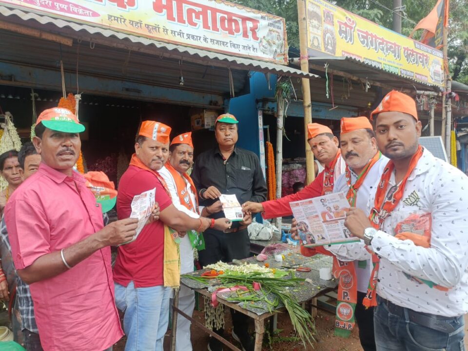 कुंटू बाबू ने किया संपर्क से समर्थन,प्रबुद्धजनों को अंगवस्त्र और पत्रक देकर किया सम्मानित – Vananchal 24TV Live – वनांचल 24TV लाइव