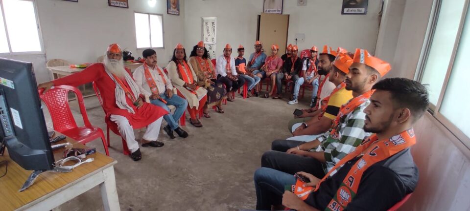 अमित सिंहदेव की अध्यक्षता में छोटा गम्हरिया पंचायत के परशुराम भवन मैं सभी कार्यकर्ताओं के साथ एलईडी स्क्रीन पर प्रधानमंत्री माननीय नरेंद्र मोदी का भोपाल से लाइव कार्यक्रम को देखा और सुना दिया… – Vananchal 24TV Live – वनांचल 24TV लाइव