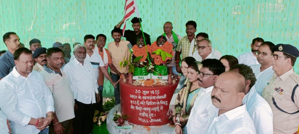 Chandil परिवहन सह कल्याण मंत्री चंपाई सोरेन एवं विधायक सबिता महतो ने बीर सिधु कान्हु को दिया श्रद्धांजलि… – Vananchal 24TV Live – वनांचल 24TV लाइव