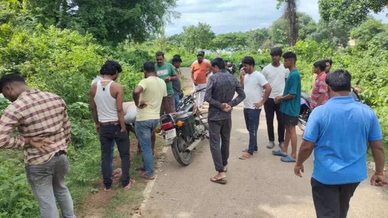 रजरप्पा के सीसीएम कर्मी पर अपराधीयों ने चलाई गोली,कर्मी के पेट और पीठ मेें मारी गोली, गंभीर रूप से घायल…