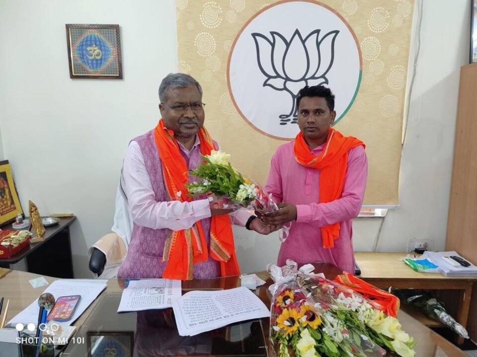 नव नियुक्त भाजपा प्रदेश अध्यक्ष बाबूलाल मरांडी से मिले सुग्रीव महतो… – Vananchal 24TV Live – वनांचल 24TV लाइव
