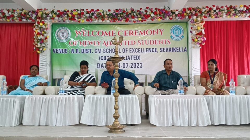 सरायकेला:एनआर डिस्ट्रिक्ट सीएम स्कूल ऑफ एक्सीलेंस सरायकेला में नव नामांकित स्कूली बच्चों का हुआ अभिनंदन…