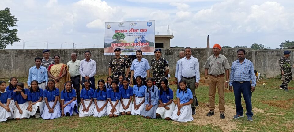 26बी एन शस्त्र सीमा बल ,एस एस बी अनगड़ा रांची के सौजन्य से गोंदलीपोखर मध्य एवं उच्च विद्यालय हेसल अनगड़ा में पौधारोपन किया गया… – Vananchal 24TV Live – वनांचल 24TV लाइव