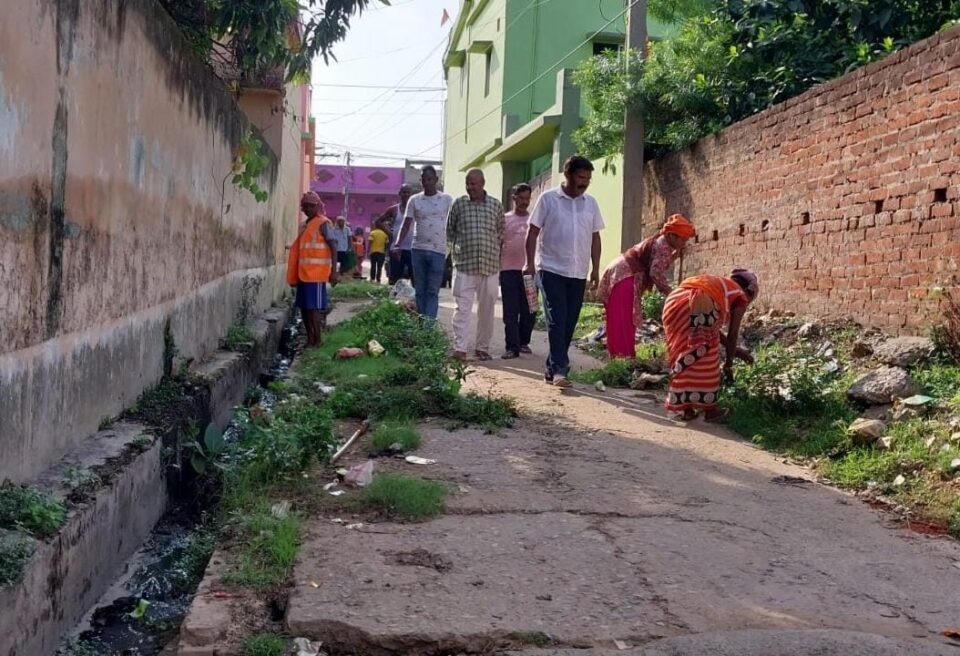कांग्रेसी नेता सुरेशधारी की पहल पर बाबा कुटी में चला विशेष साफ सफाई अभियान… – Vananchal 24TV Live – वनांचल 24TV लाइव