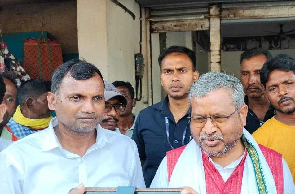 सरायकेला : पूर्व मुख्यमंत्री बाबूलाल मरांडी को भाजपा प्रदेश अध्यक्ष बनाए जाने पर भाजपा नेता शंभू मंडल ने दी बधाई…