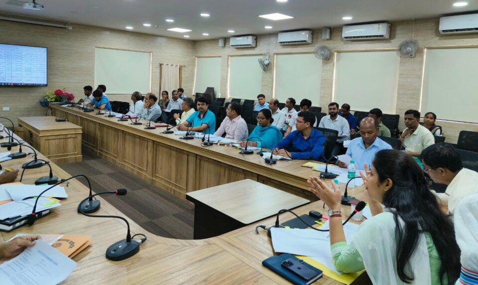 जलापूर्ति संबंधित शिकायतों पर संज्ञान लेकर त्वरित करें उनका निष्पादन… – Vananchal 24TV Live – वनांचल 24TV लाइव