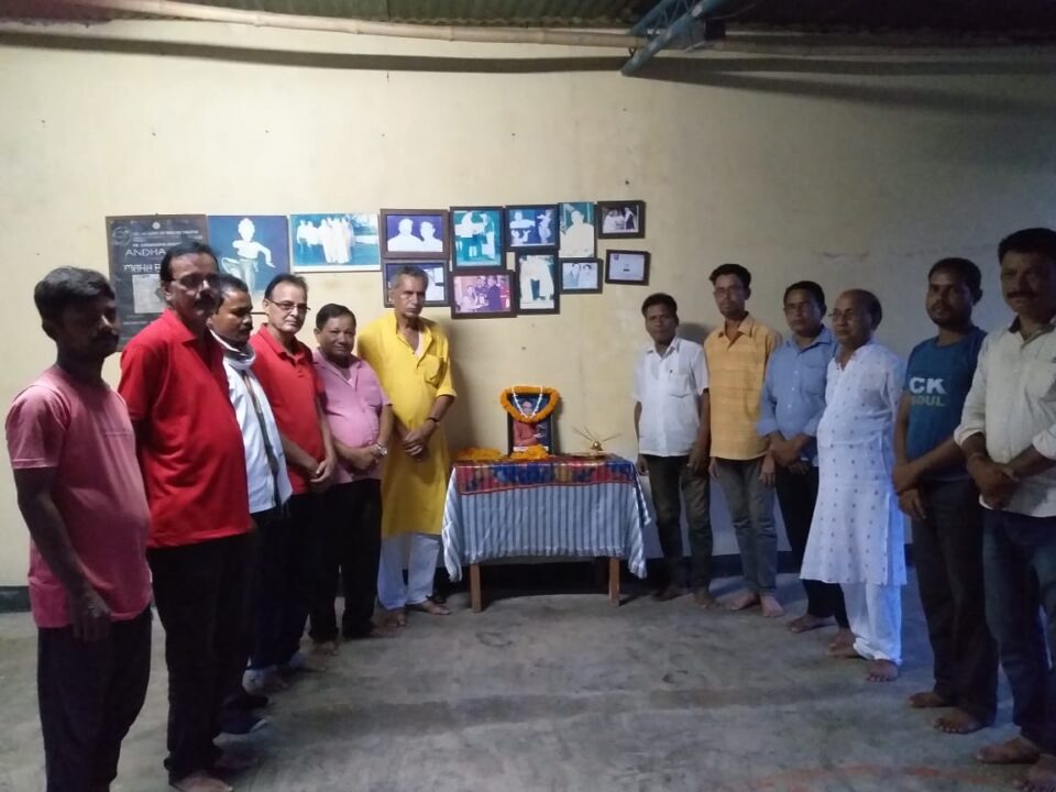 सरायकेला : गुरु पूर्णिमा के अवसर पर पद्मश्री पंडित गोपाल प्रसाद दुबे को किया गया नमन…