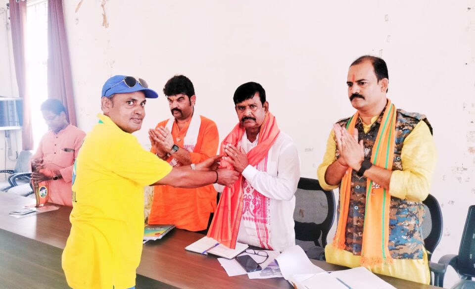 भाजपा जिला कार्यालय मे संपन्न हुई पदाधिकारियों की बैठक, देशव्यापी महा जनसंपर्क अभियान की सफलता पर चर्चा की गई… – Vananchal 24TV Live – वनांचल 24TV लाइव
