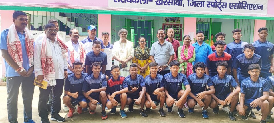 खेलकूद एवं युवा कार्य निदेशालय की निदेशक ने दुगनी आर्चरी अकादमी और आवासीय फुटबाल प्रशिक्षण केंद्र खरसावां का किया औचक निरीक्षण… – Vananchal 24TV Live – वनांचल 24TV लाइव
