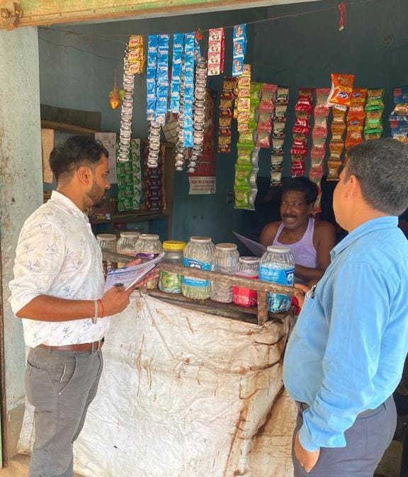 सरायकेला : सड़क सुरक्षा की टीम द्वारा सीनी मोड़ स्थित दुकानदारों को सड़क सुरक्षा के प्रति किया गया जागरूक…