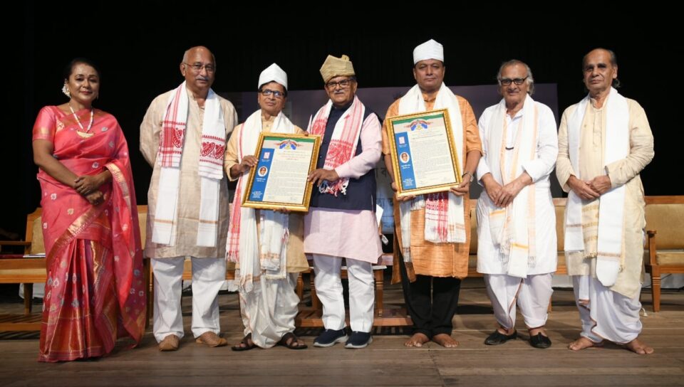 सरायकेला:पद्मश्री गुरु शशधर आचार्य को राज्य स्तरीय महोत्सव में किया गया सम्मानित…