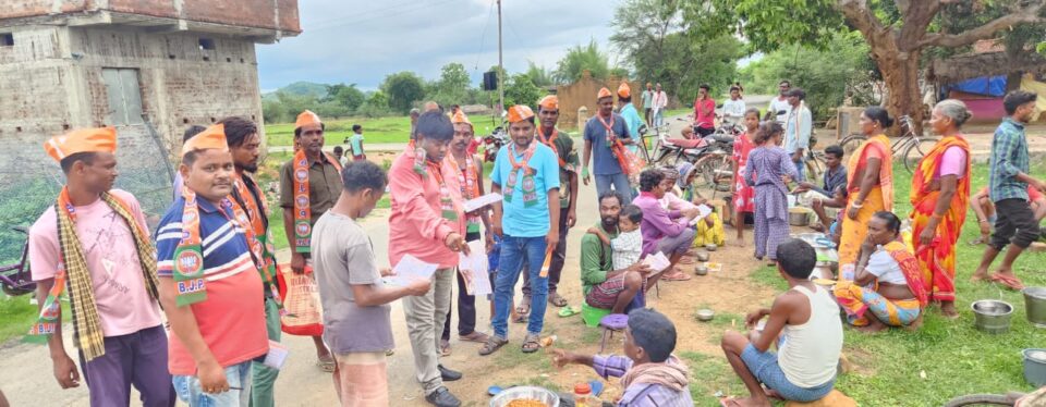 सरायकेला:भाजपा नेता गणेश महाली ने सरायकेला प्रखंड के गांवों का दौरा कर मोदी सरकार के 9 वर्षों की उपलब्धियां गिनाई… – Vananchal 24TV Live – वनांचल 24TV लाइव