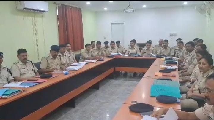 सरायकेला:एसपी ने की क्राइम मीटिंग; क्राइम कंट्रोल को लेकर संगीत थाना प्रभारियों को दिए सख्त निर्देश… – Vananchal 24TV Live – वनांचल 24TV लाइव