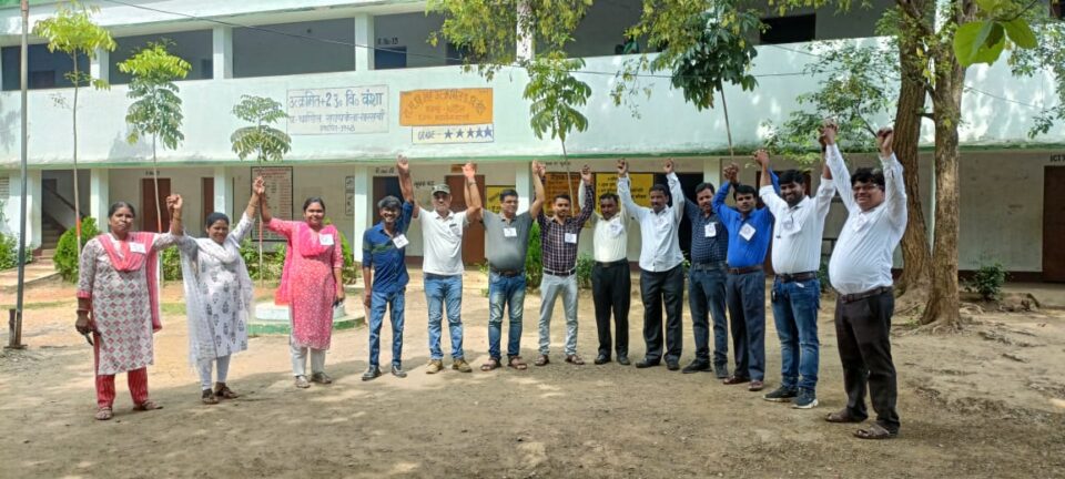 सरायकेला:एनएमओपीएस झारओटीईएफ ने जनसेवकों के हड़ताल का किया समर्थन…