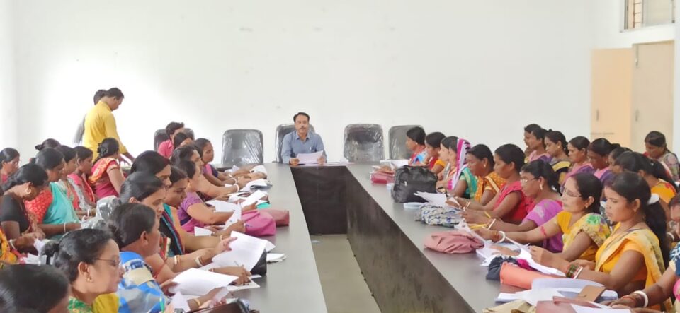 सरायकेला:प्रखंड सह अंचल सभागार सरायकेला में मतदाता सूची विशेष संक्षिप्त कार्यक्रम-2024 के तहत डोर टू डोर सत्यापन को लेकर एक दिवसीय प्रशिक्षण कार्यशाला का हुआ आयोजन… – Vananchal 24TV Live – वनांचल 24TV लाइव