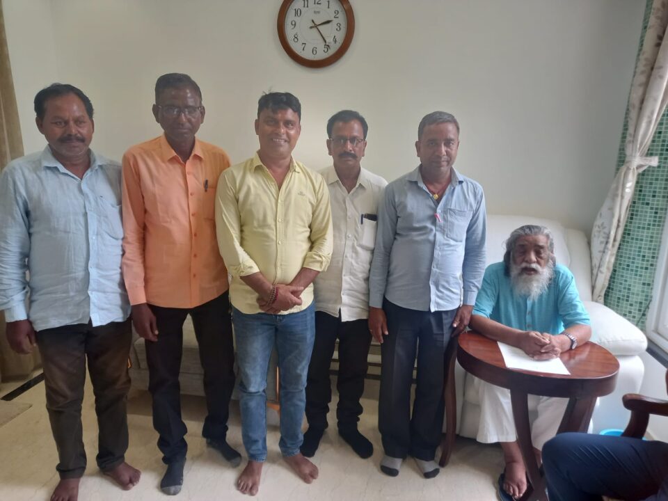 रजरप्पा : दिशुम गुरु शिबू सोरेन से मिले झारखंड आंदोलनकारी सदस्य…