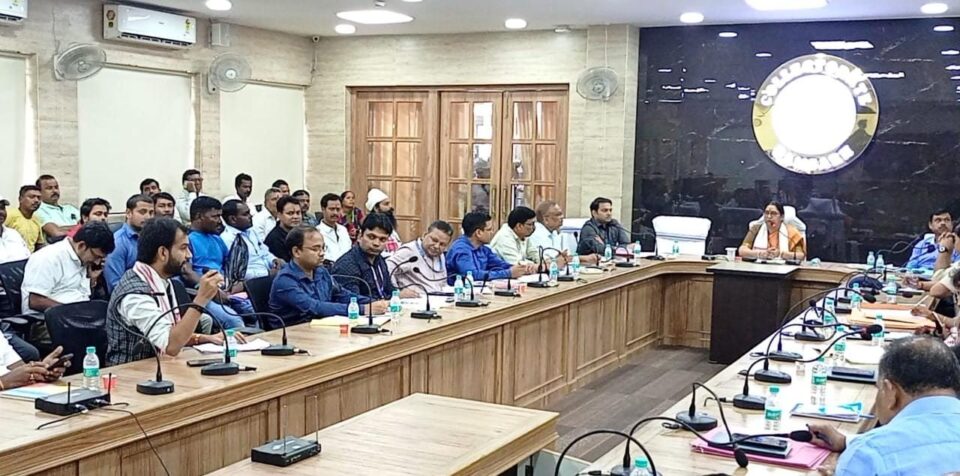 राष्ट्रीय सफाई कर्मचारी आयोग की राष्ट्रीय उपाध्यक्ष को धनंजय ने मजदूरों की समस्याओं से कराया अवगत… – Vananchal 24TV Live – वनांचल 24TV लाइव